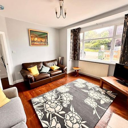 5 Bed Property In Se12 London Exterior photo