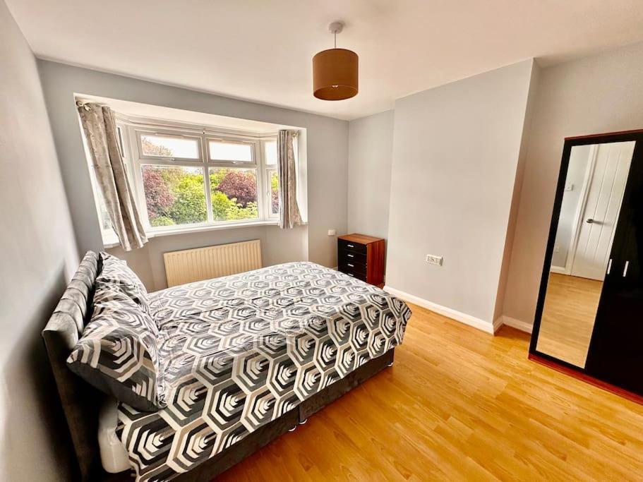 5 Bed Property In Se12 London Exterior photo