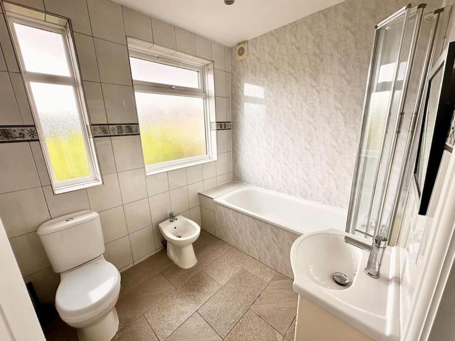 5 Bed Property In Se12 London Exterior photo