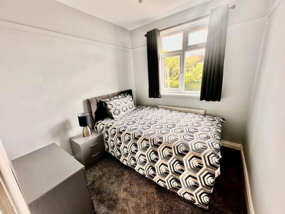 5 Bed Property In Se12 London Exterior photo