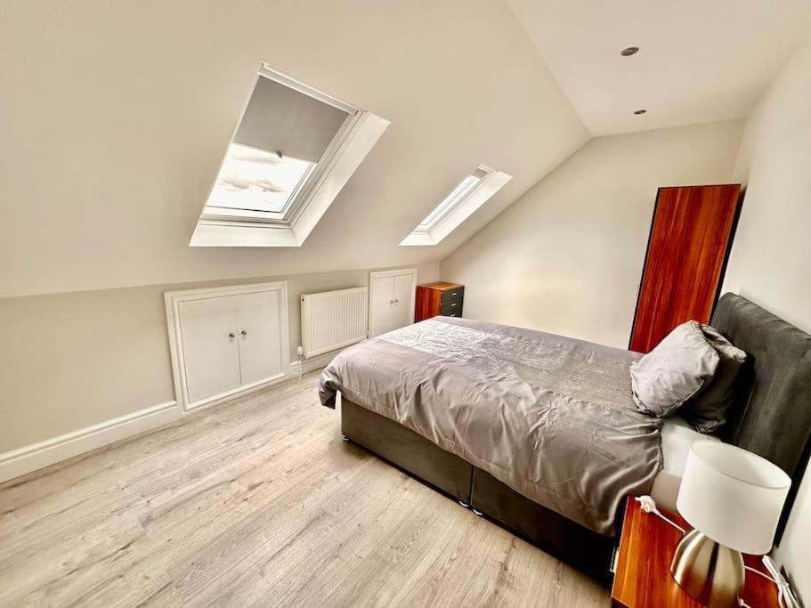 5 Bed Property In Se12 London Exterior photo