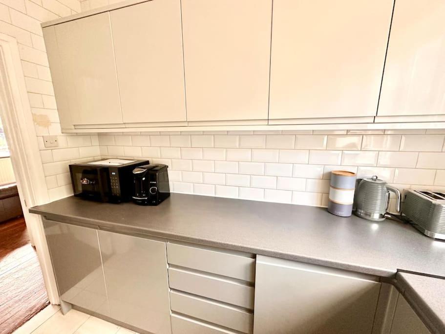 5 Bed Property In Se12 London Exterior photo