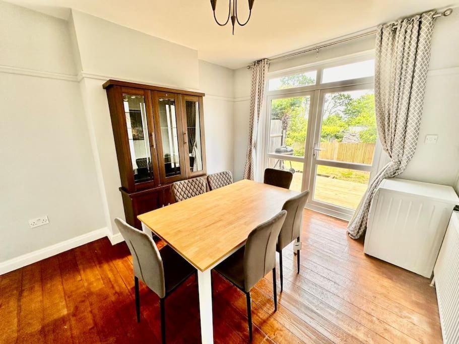 5 Bed Property In Se12 London Exterior photo