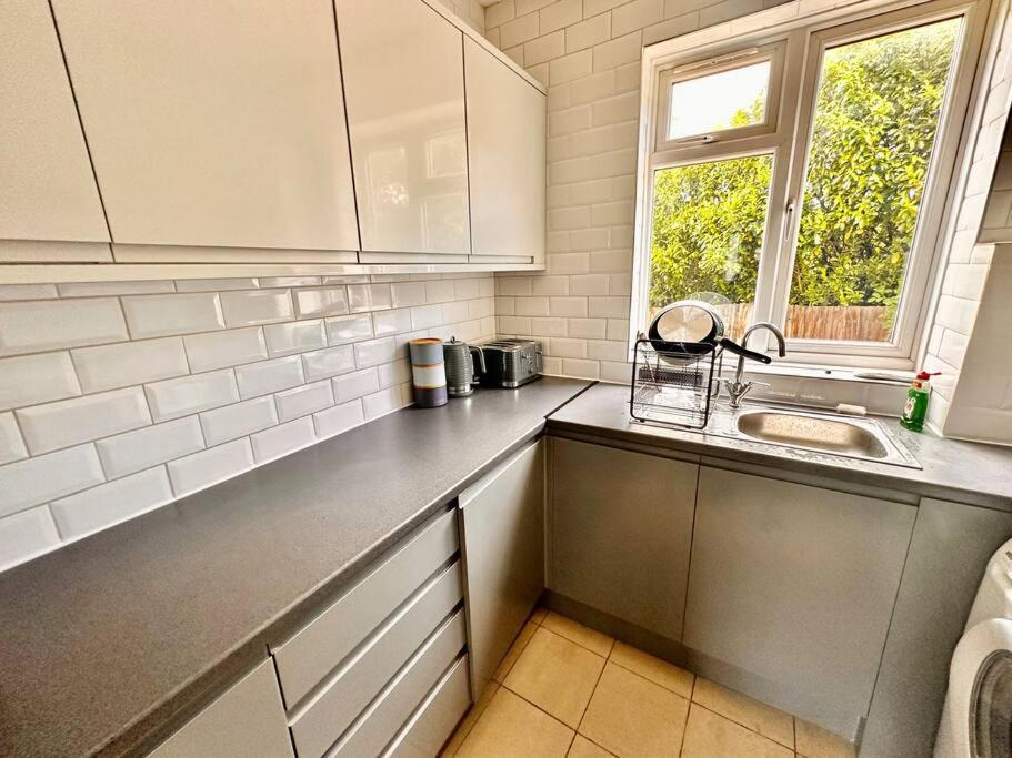 5 Bed Property In Se12 London Exterior photo