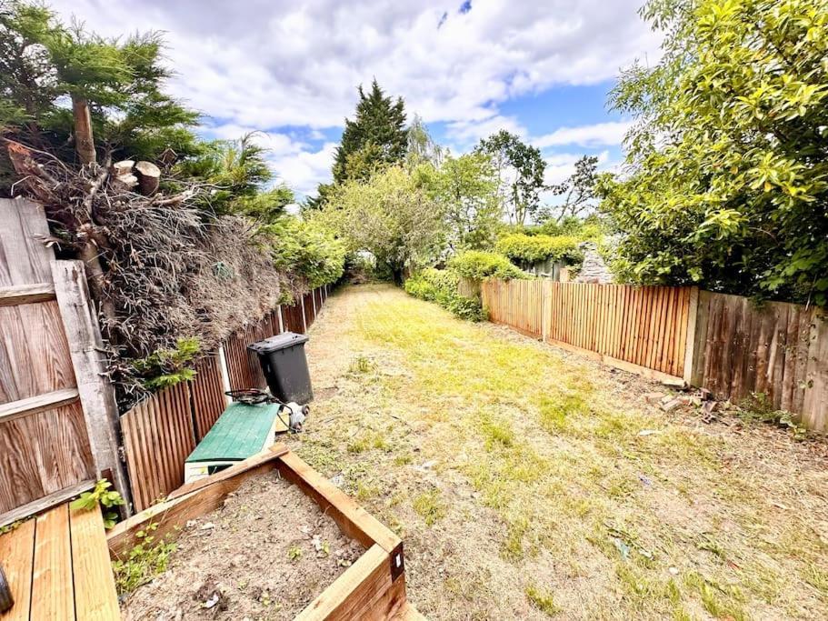 5 Bed Property In Se12 London Exterior photo